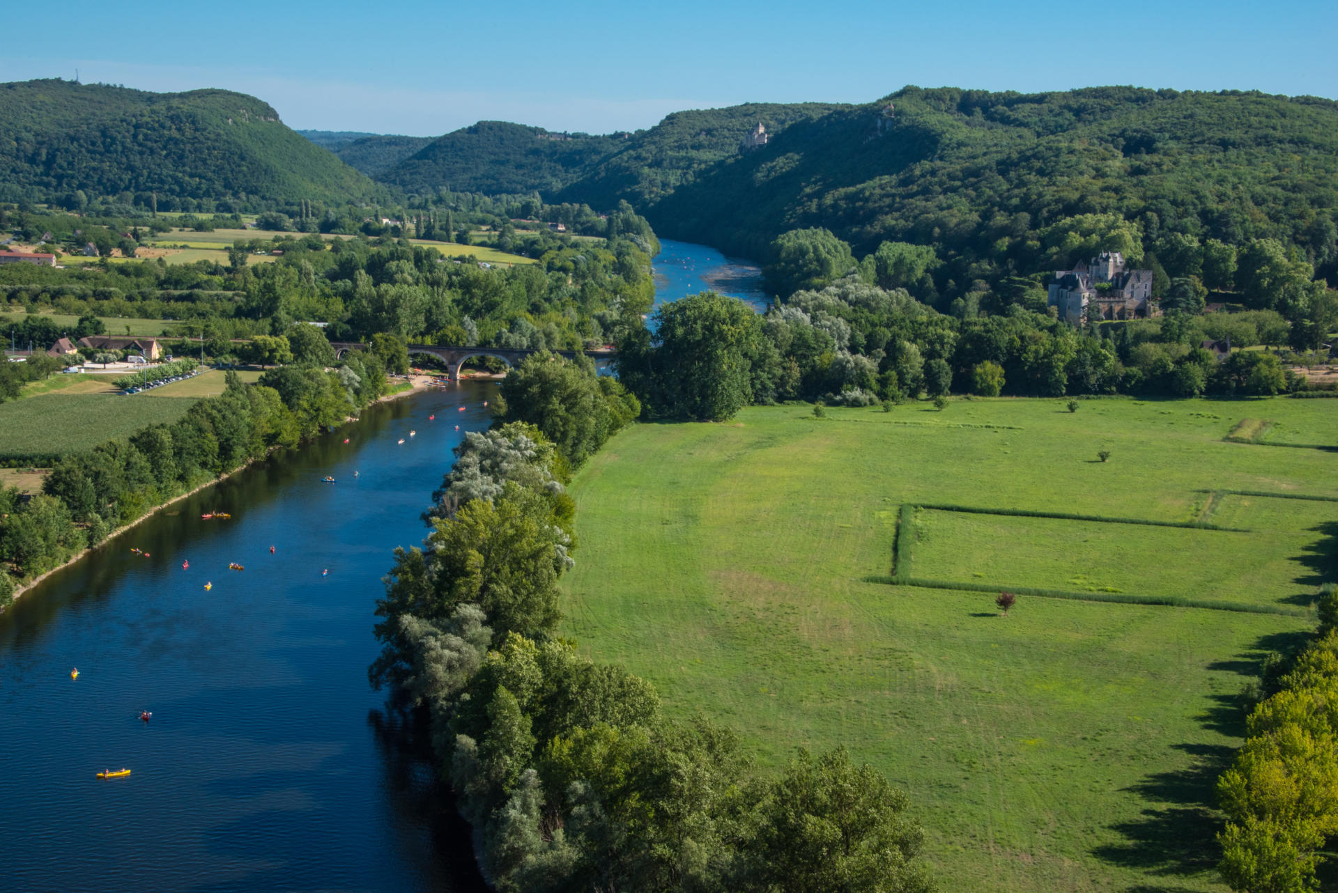 La Rivière Dordogne, entre nature préservée et patrimoine Sarlat — free download