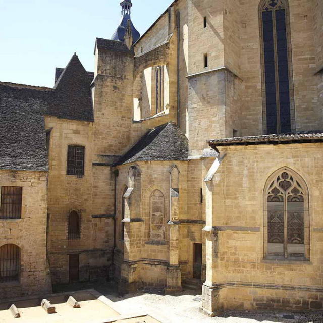 La cattedrale di Sarlat e il suo enfeus