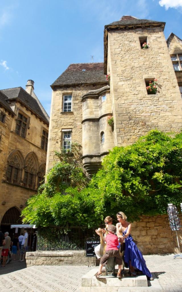 Place des Oies con l'Hôtel Plamon, in Rue des Consuls